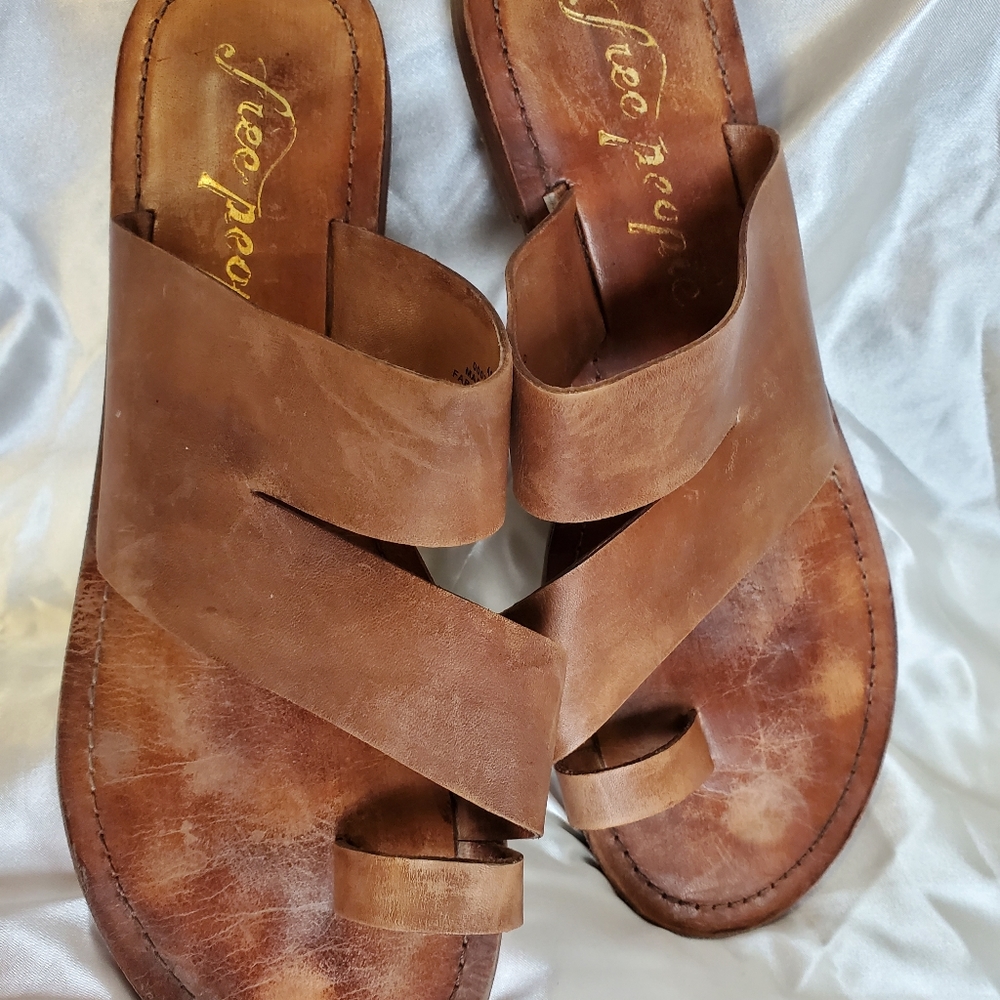 Free people Abilene leather toe loop sandal